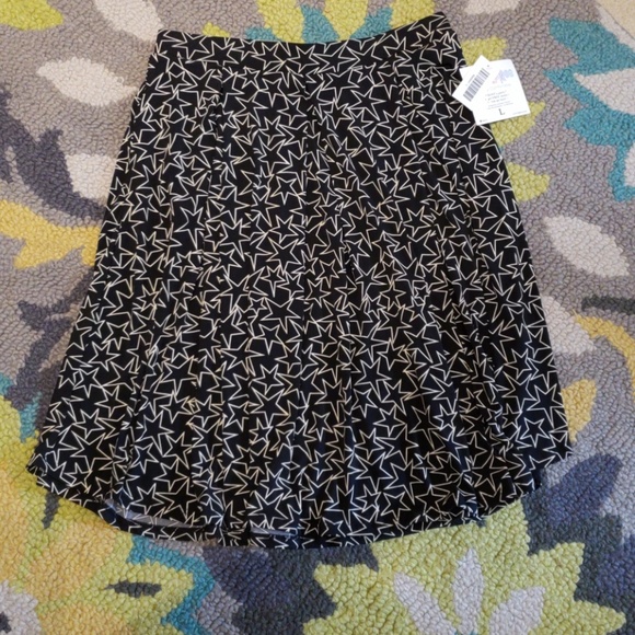 LuLaRoe Dresses & Skirts - NWT LuLaRoe Madison skirt